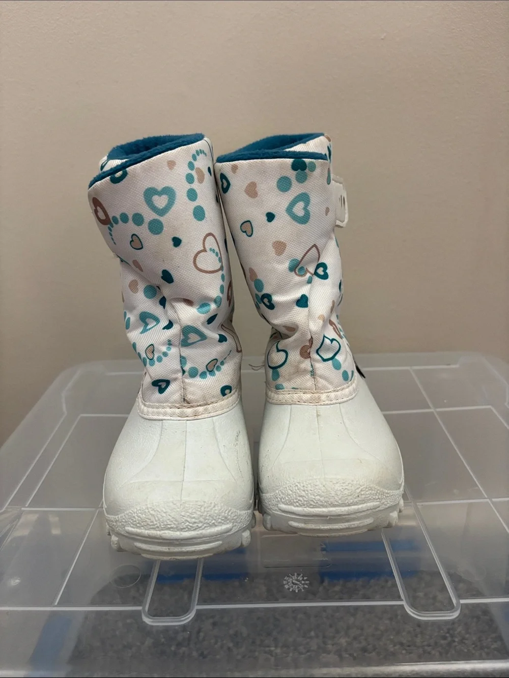 Tundra Kids White Winter Boots with Teal and Taupe Hearts